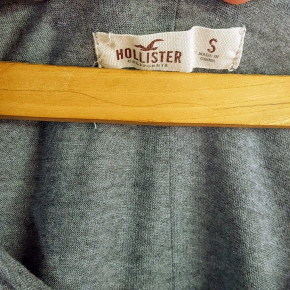 Hollister "In Coffee We Trust" T-Shirt - Picture 2 of 3